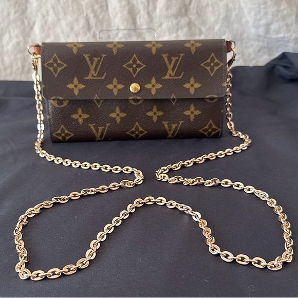 Louis Vuitton Handbags - Louis Vuitton Sarah Monogram Wallet Comes With COA